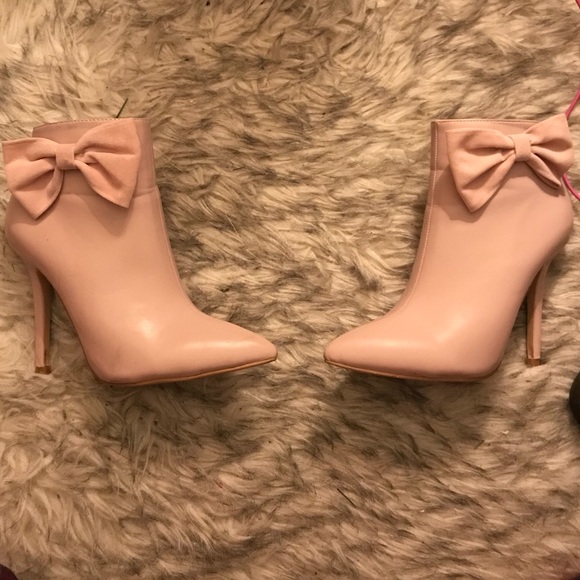 ShoeDazzle Shoes - {ShoeDazzle} booties 🖤